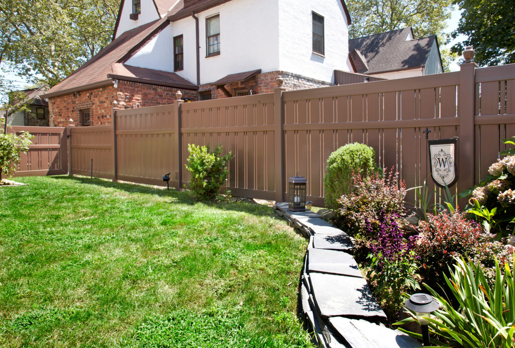 V500A-6 Semi-Privacy Fence with Alternating 1-1/2" and 6" Wide Boards. Shown in Illusions Vinyl Fence's Grand Illusions Color Spectrum Landscape Series Brownstone (E112)