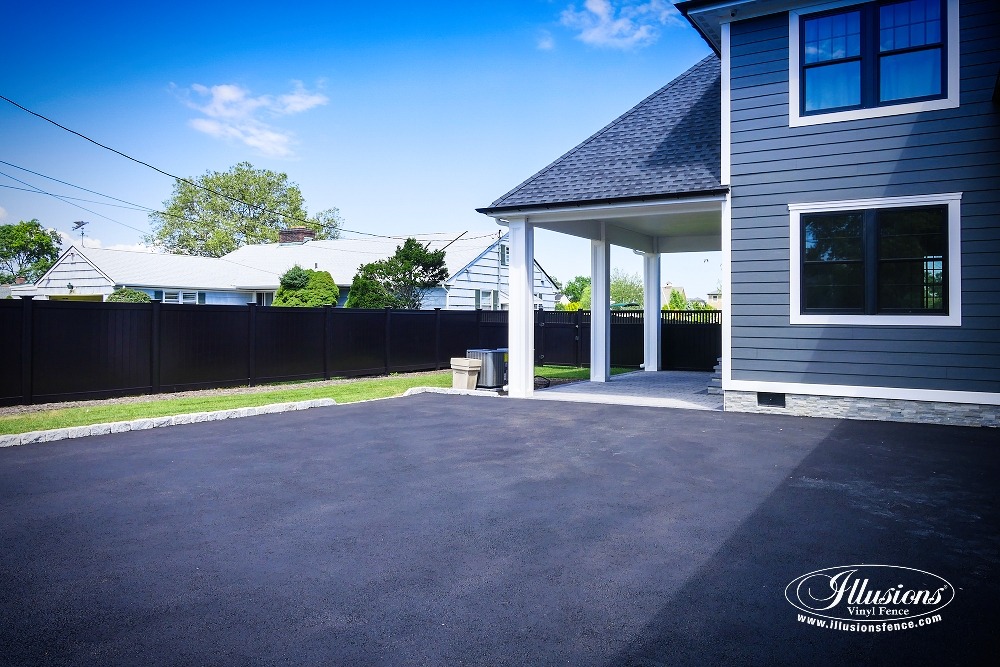 Black PVC Vinyl Privacy Fencing Panels from Illusions Vinyl Fence are the Perfect Backyard Fence Idea for Your Outdoor Living Space. #fenceideas #homeideas #fence #vinylfence