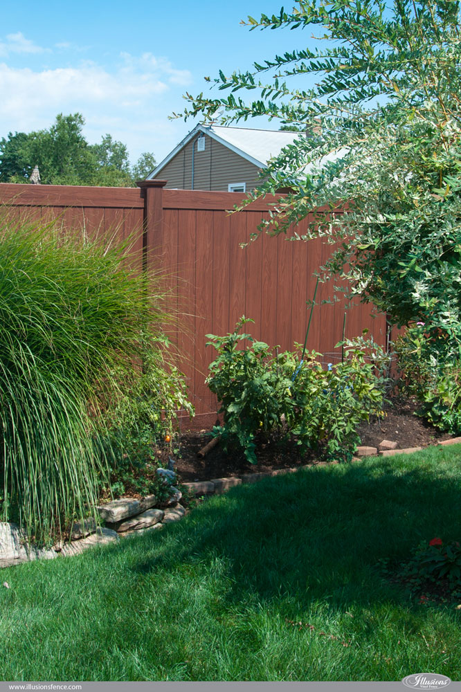 Rosewood Wood Grain Illusions PVC Vinyl Privacy Fence Looks Just Like Real Wood Without the Maintenance. #fenceideas #fence #privacy #backyardideas #homeideas