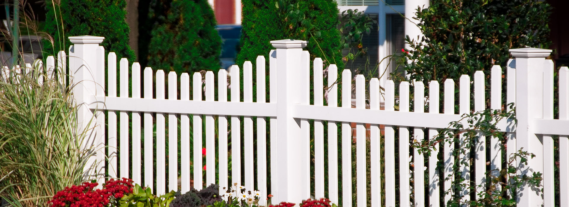 Contemporary Scalloped w/ DogEar Caps Illusions Fence